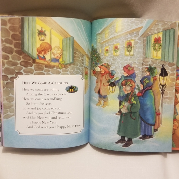 Beautifully illustrated vtg bk of Christmas Carols - Picture 6 of 6
